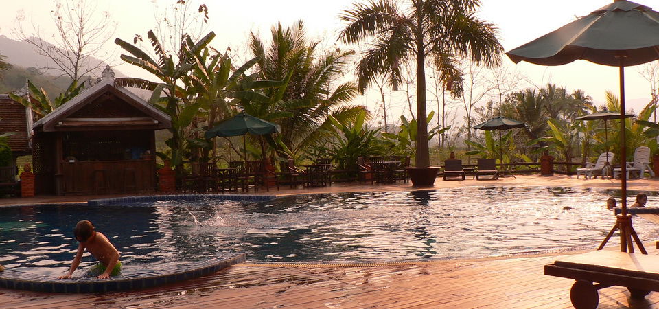 Villa Santi Hotel Луанг Прабанг Екстериор снимка
